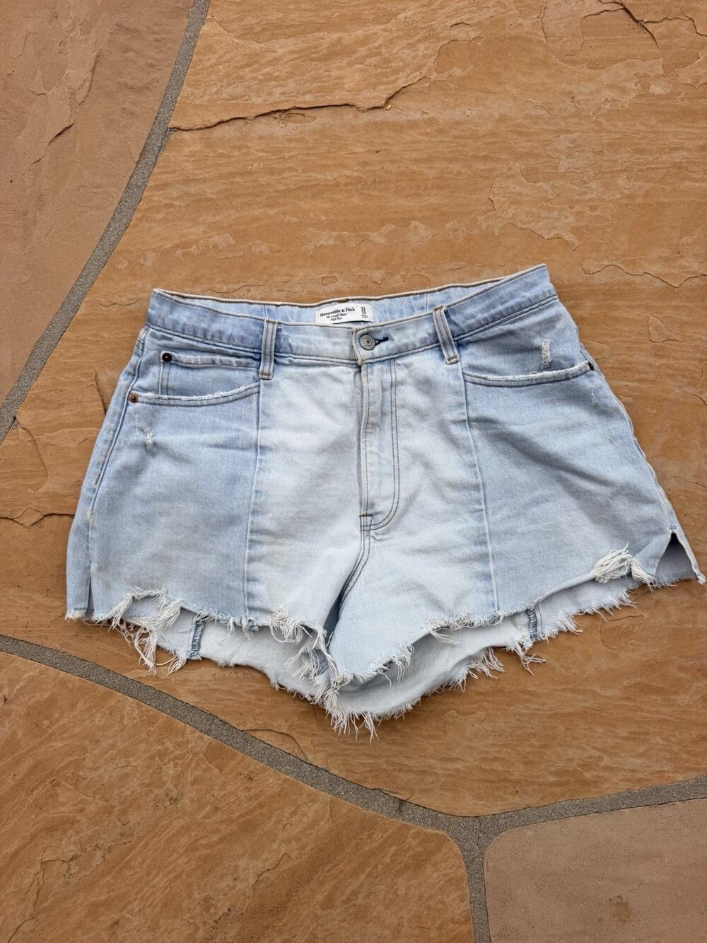 Abercrombie & Fitch Women’s High Rise The Cutoff Short Size 31 Light Wash